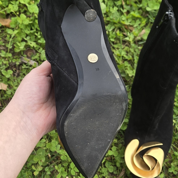 Zara Black Heeled Boots with Gold Detail - Picture 5 of 5